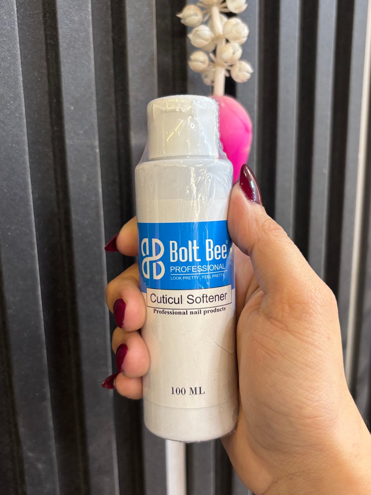 Bolt bee CUTICUL SOFTENER