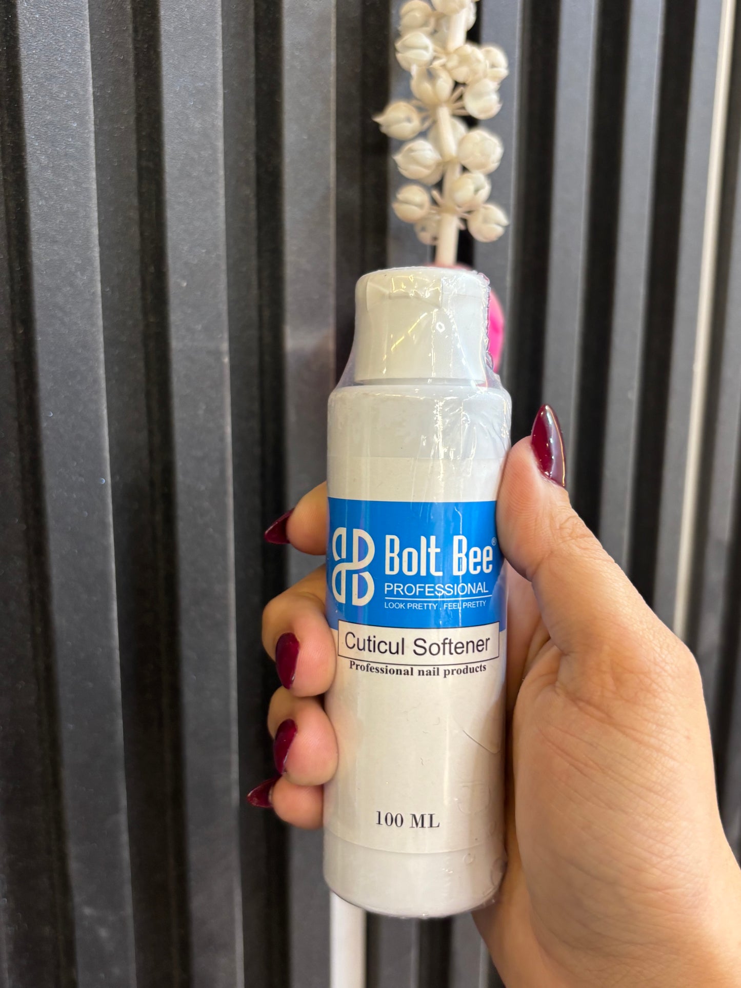 Bolt bee CUTICUL SOFTENER